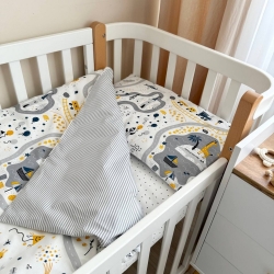Set lenjerie de schimb pentru pătuț bebeluș 3 piese Little Explorer gri